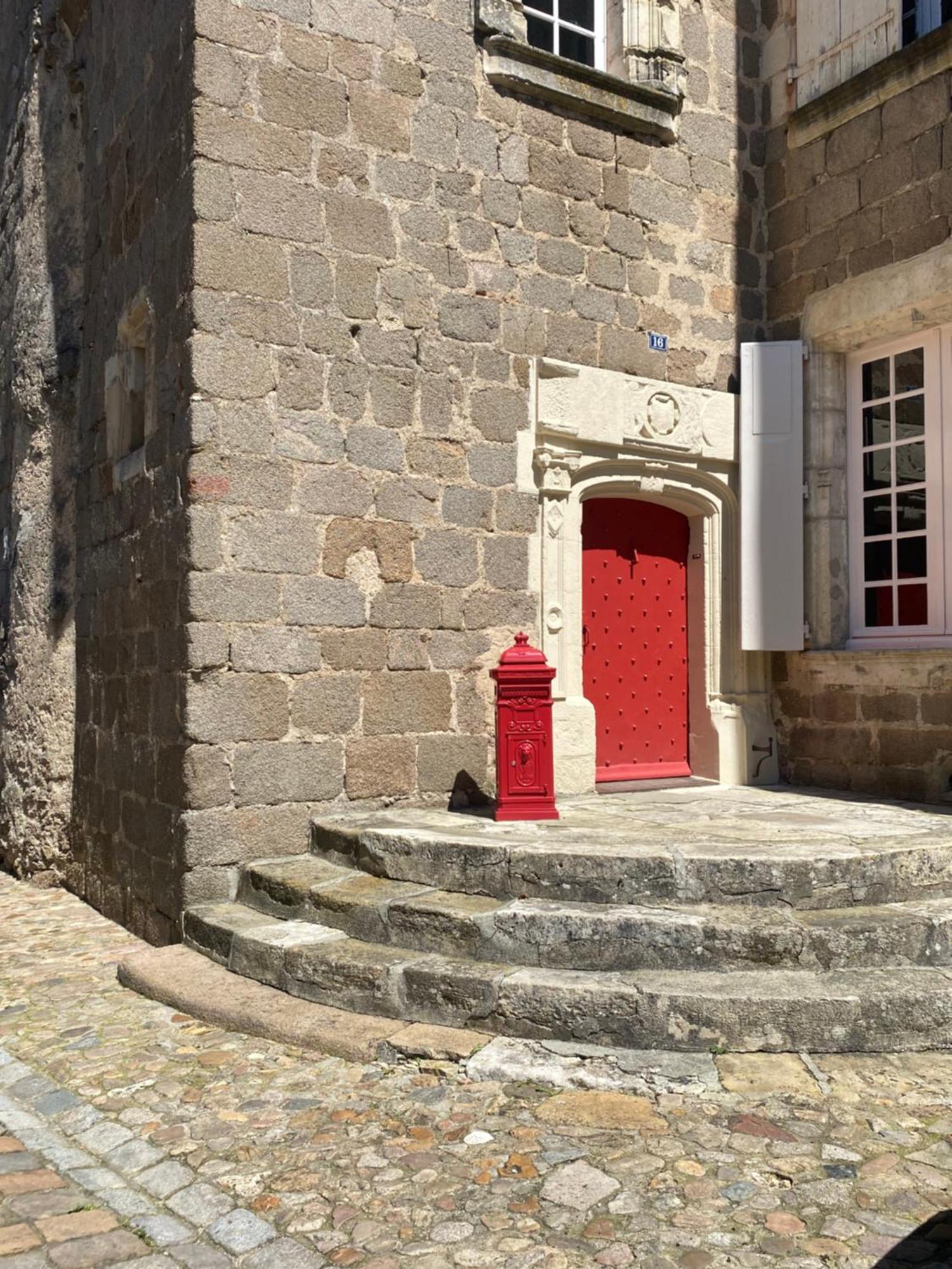 Manoir Des Comtes Confolens Eksteriør billede